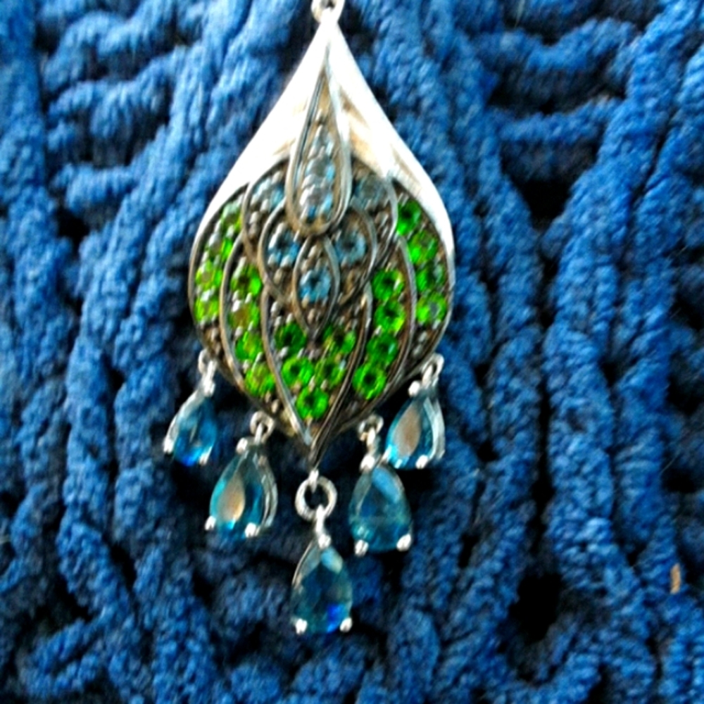 Blue topaz and peridot earrings - Picture 2 of 2